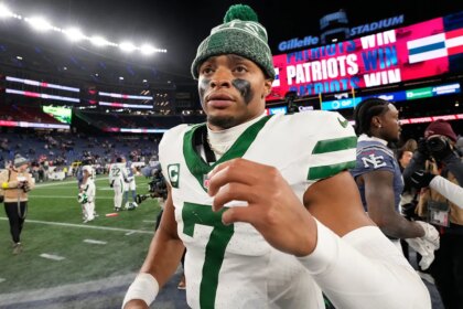 Jets to bench quarterback Justin Fields amid offensive struggles: reports