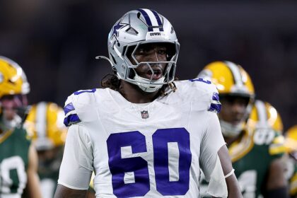 Cowboys lineman draws unnecessary roughness penalty after dramatic flop