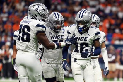 College football team entices students with free beer, ice cream ahead of big game