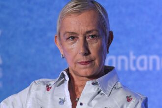 Martina Navratilova expresses support for criminal sanctions to US companies that take oil from Venezuela