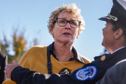 Veterans flood Democrat’s office with supportive calls as backlash grows over ‘illegal orders’ video