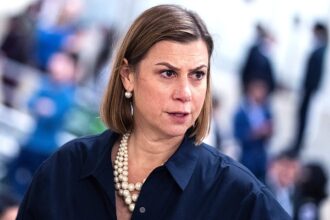 Slotkin goes silent when pressed on past Trump guard ‘shooting’ claims after DC attack