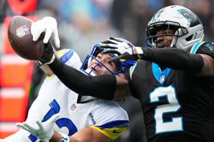 Rams star makes incredible one-handed catch vs Panthers