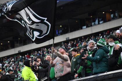 New Jersey elementary school has kids punch Cowboys player posters out of Eagles loyalty