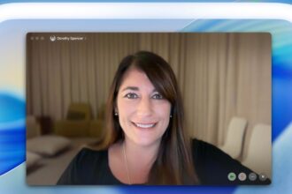 Dim Lighting? No Problem! Edge Light Serves as a Virtual Ring Light for Macs