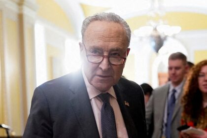 Reckoning looms for politicians as longest government shutdown persists