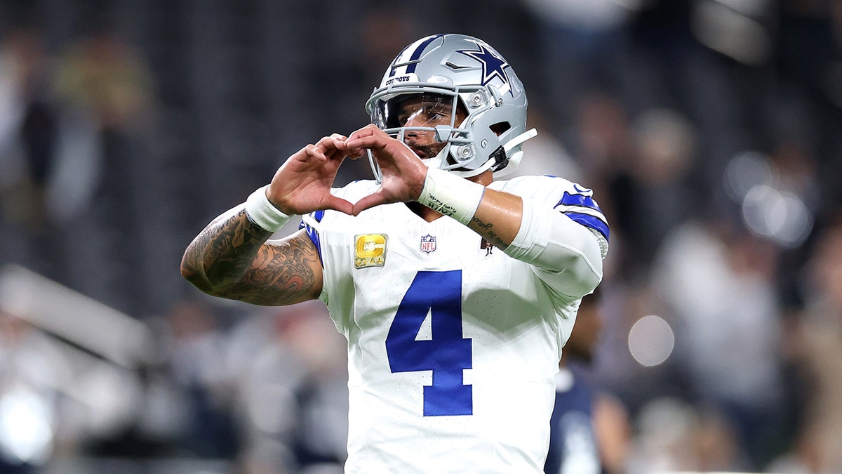 Dak Prescott shows heart hands