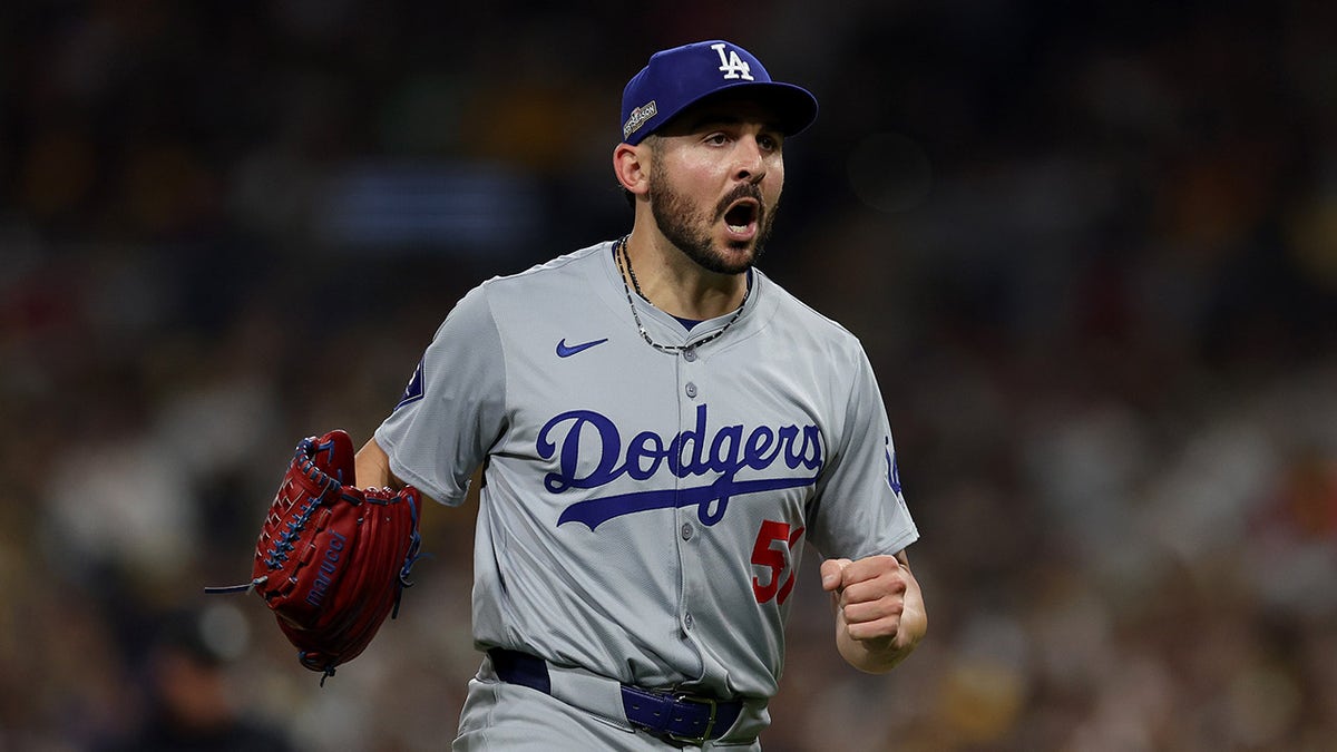 Dodgers relief pitcher Alex Vesia 