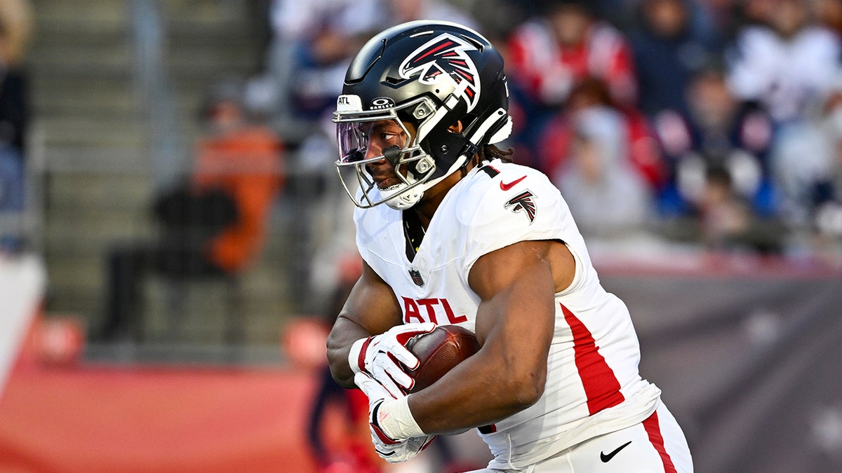 Bijan Robinson in action