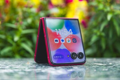 Motorola Razr Ultra (2025) Review: Good, But Flipping Expensive