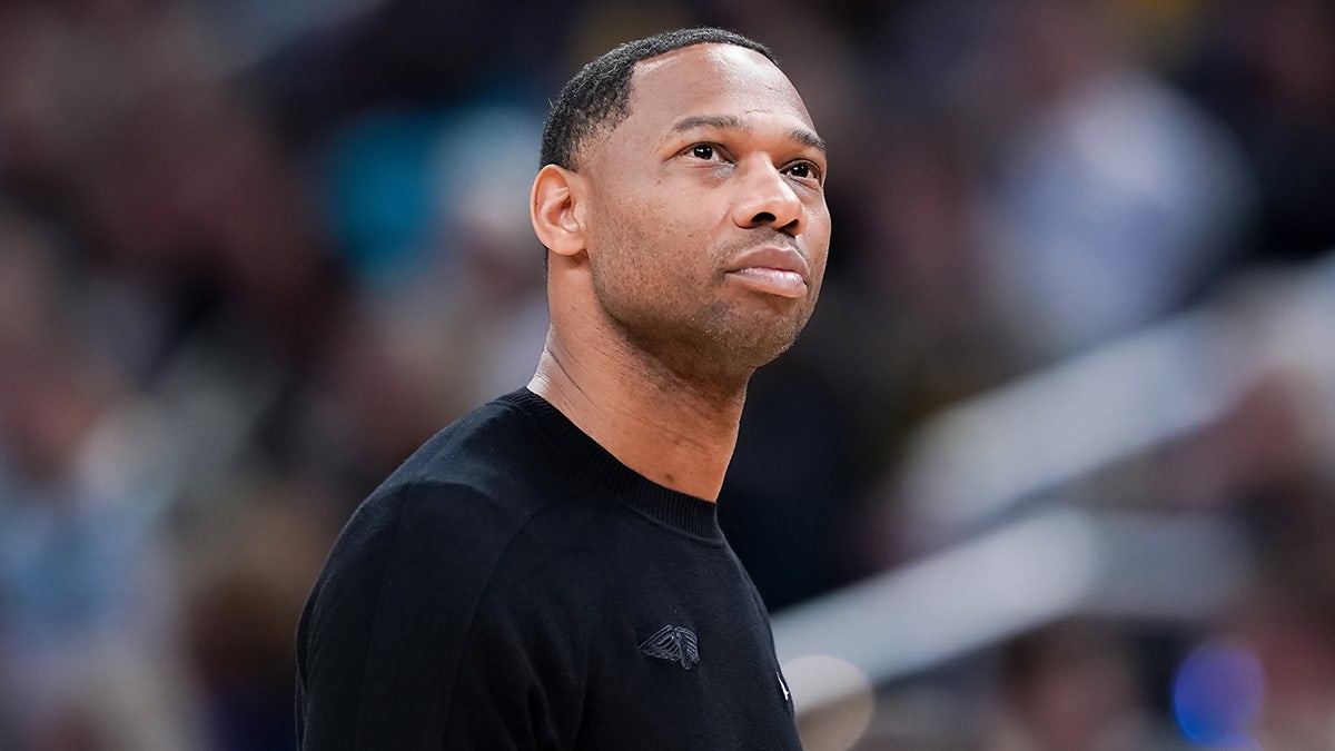 Willie Green looks on during an NBA game