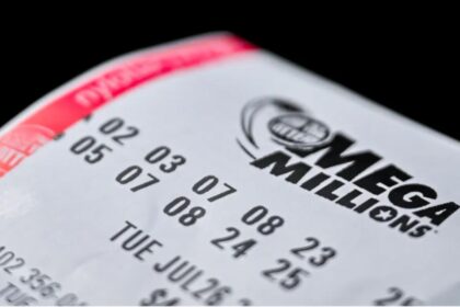 Mega Millions ticket holder wins 0M jackpot — largest lottery prize in state history