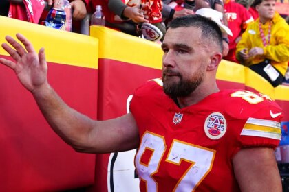 Tony Romo rips NFL officials for penalty on Travis Kelce in Chiefs’ comeback win