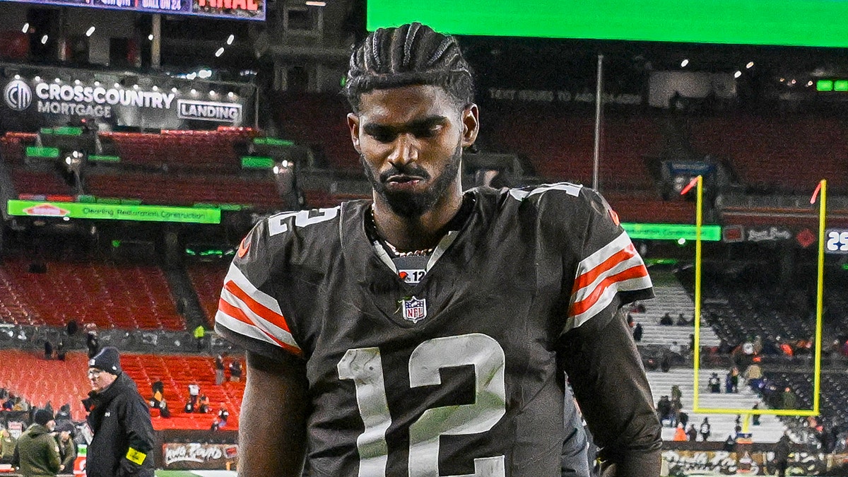 Shedeur Sanders walks off field