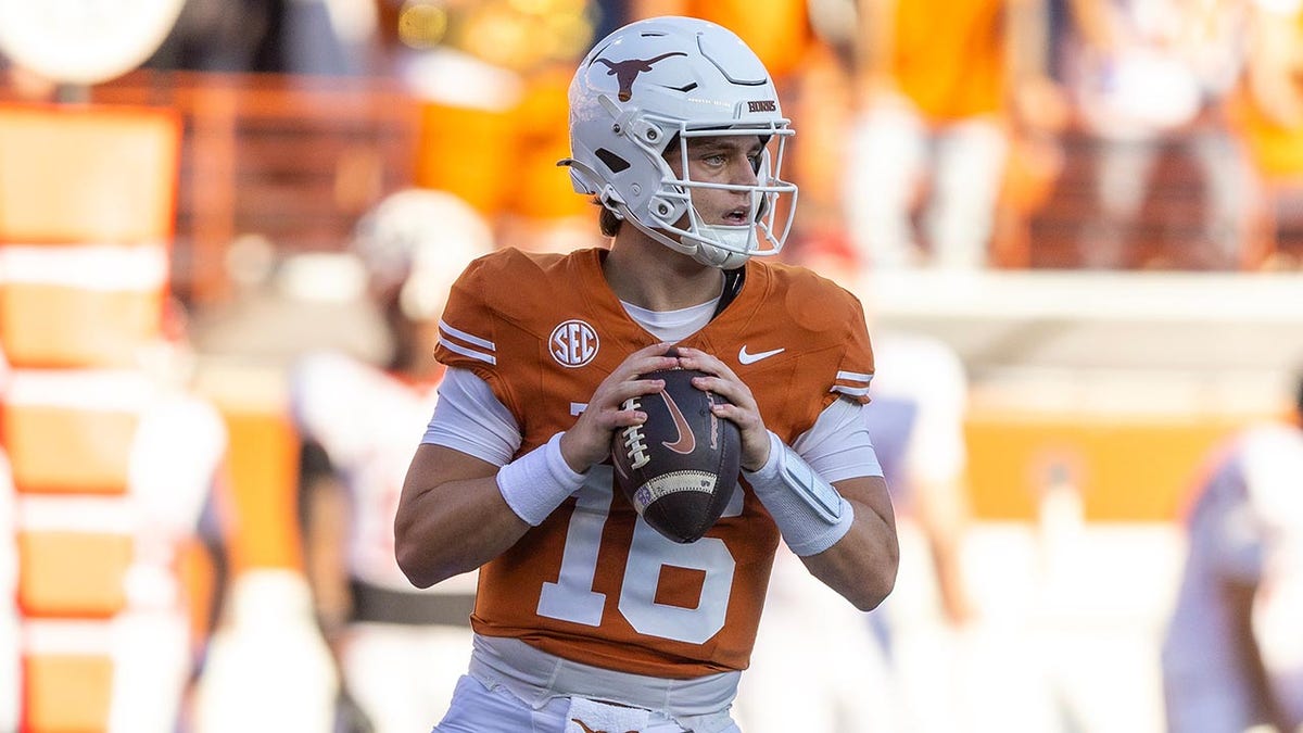 Arch Manning looks to pass vs Arkansas