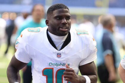 Tyreek Hill praises Chiefs coach as a ‘f—ing animal’ after disagreeing with Trump on NFL kickoff rule