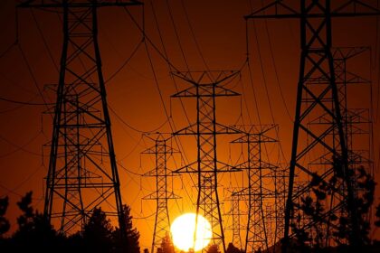 Commission to unveil €1.2tr plan to revamp EU power grid, leak shows