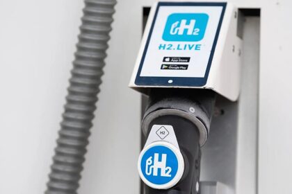 EU hydrogen market hampered by costly production, regulator says