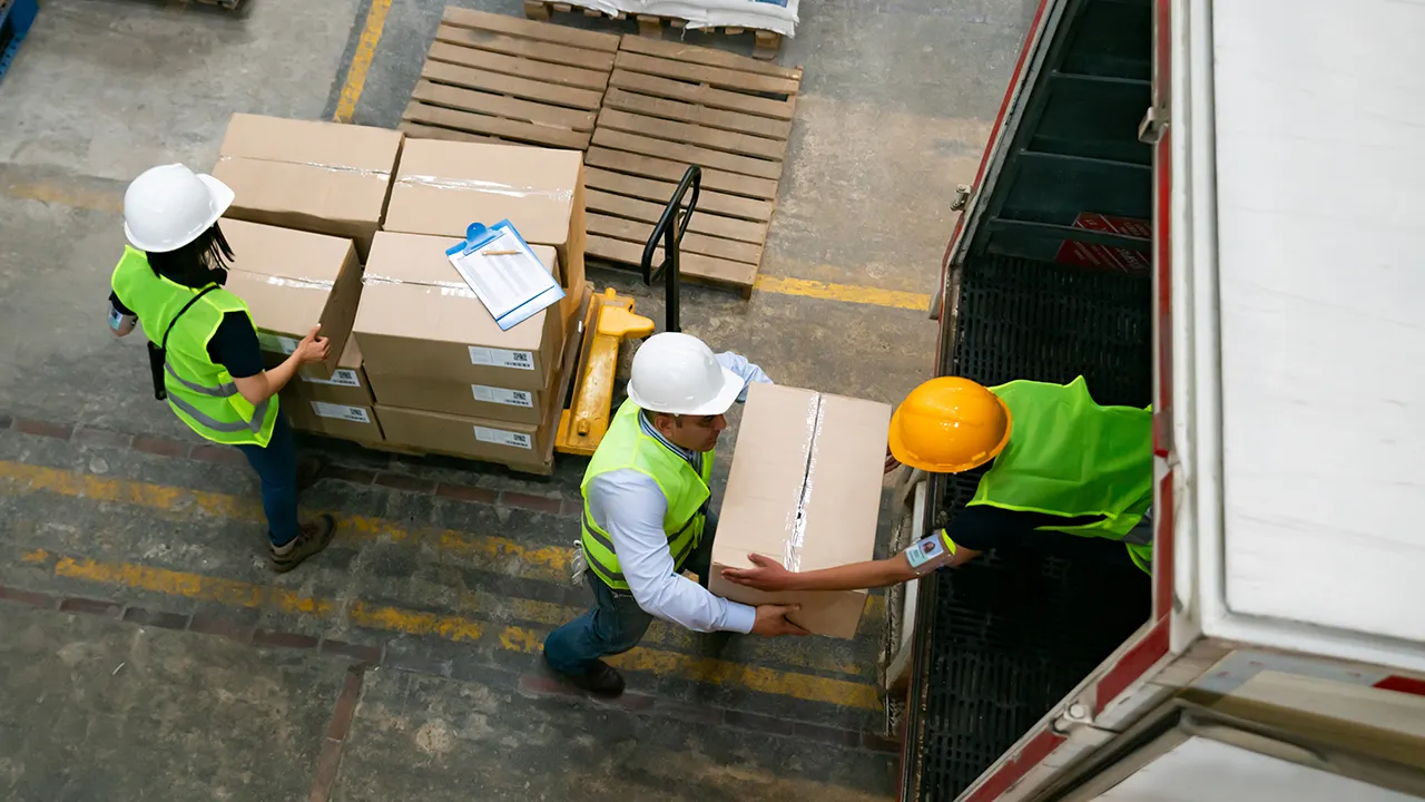 Crime rings, hackers join forces to hijack trucks nationwide, fueling major holiday shipping security fears