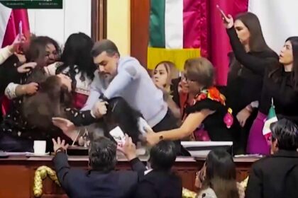 Mexican lawmakers filmed pulling hair and shoving each other during heated Congress floor debate