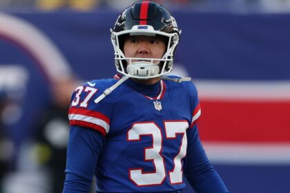 Giants waive kicker after inexplicable viral moment, missed field goals