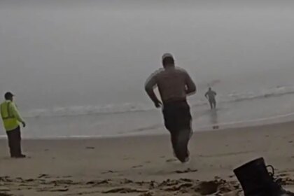 LA deputies caught on camera racing into foggy ocean to rescue disoriented paragliders