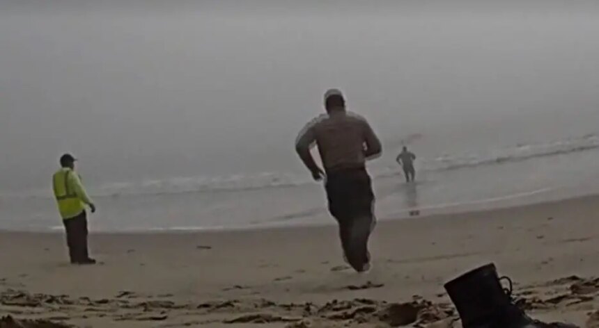 LA deputies caught on camera racing into foggy ocean to rescue disoriented paragliders