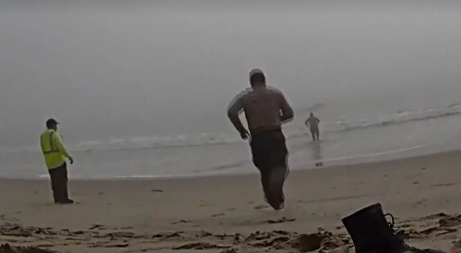 LA deputies caught on camera racing into foggy ocean to rescue disoriented paragliders