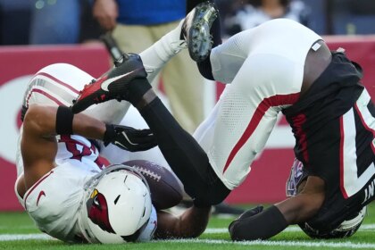 Cardinals’ wide receiver makes incredible circus catch for touchdown