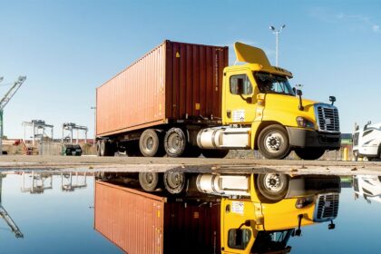 Migrant truckers sue California DMV over canceled commercial drivers’ licenses