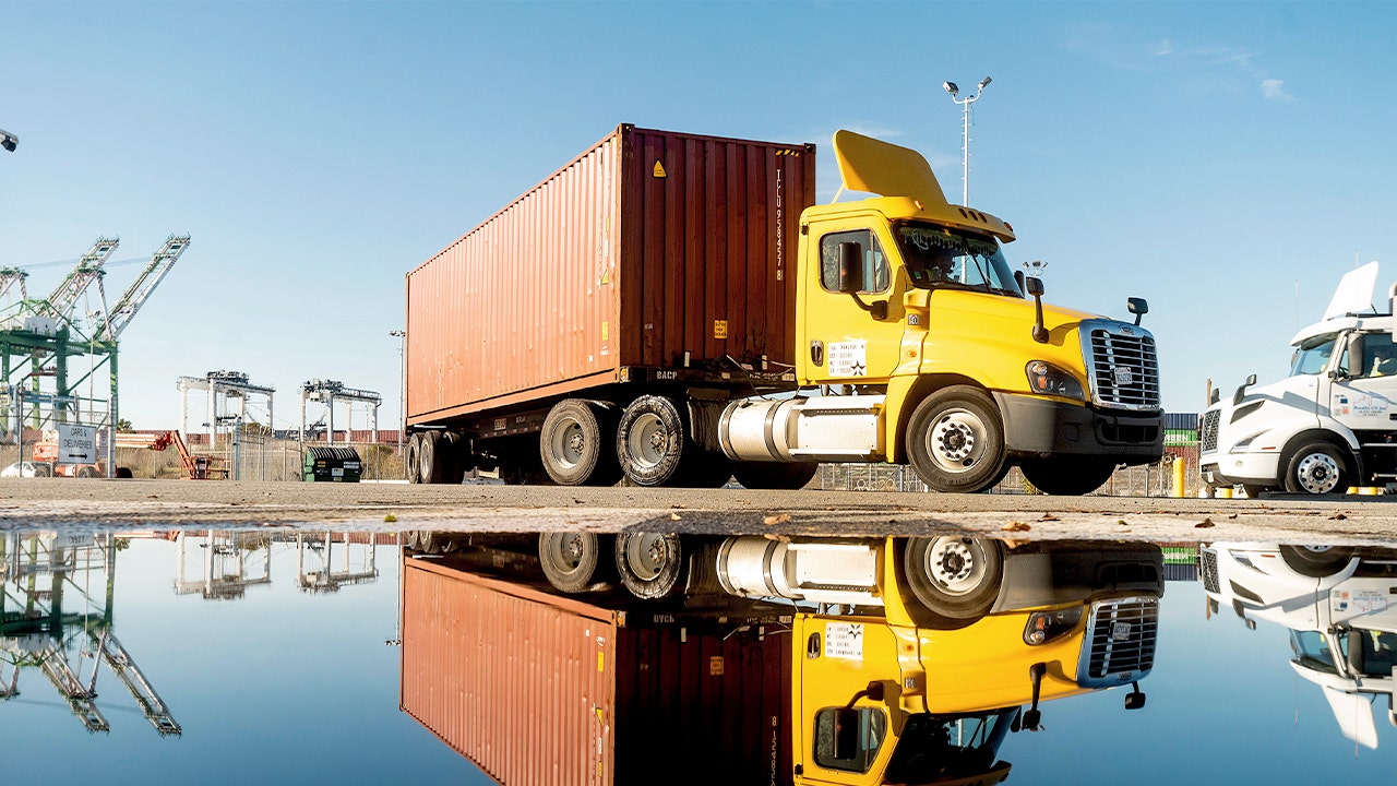 Migrant truckers sue California DMV over canceled commercial drivers’ licenses