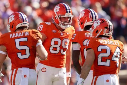 College football fans poke fun at Clemson over fake punt mishap