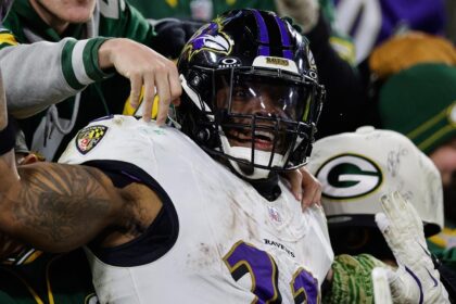 Ravens ride Derrick Henry’s four touchdowns to keep playoff hopes alive