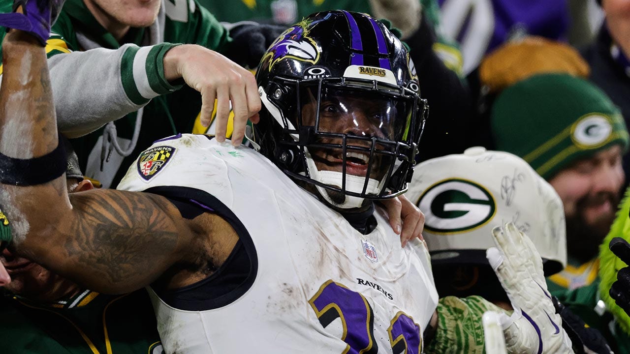 Ravens ride Derrick Henry’s four touchdowns to keep playoff hopes alive