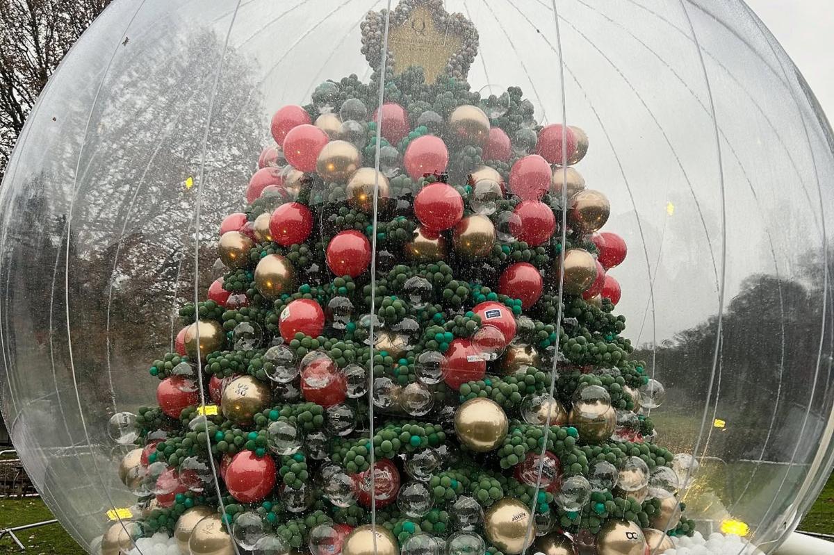 Hotel creates one-of-a-kind Christmas tree — made entirely of balloons