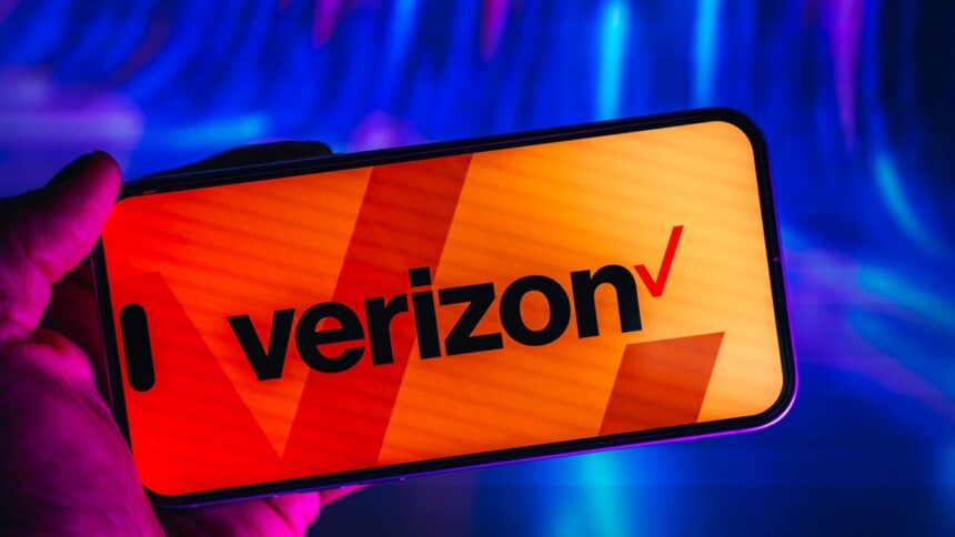 Verizon Outage Hits Around 175,000 Customers (Live Updates)