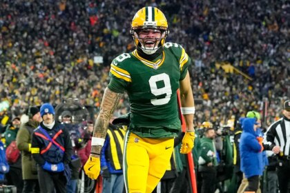 Packers seal crucial NFC North win over Bears in thrilling fashion at Lambeau Field