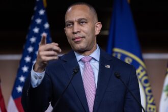 Rep Hakeem Jeffries questions SCORE Act motives, likens halted vote to Lane Kiffin’s LSU move amid NIL debate