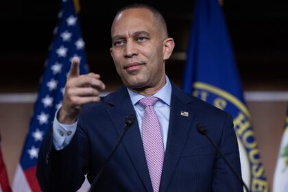 Rep Hakeem Jeffries questions SCORE Act motives, likens halted vote to Lane Kiffin’s LSU move amid NIL debate