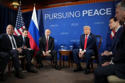 Lavrov warns Europe of retaliation as Zelenskyy opens reconstruction talks with Trump officials