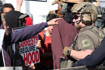 Wild scene as protesters trap federal agents in taco shop parking lot, multiple arrests made