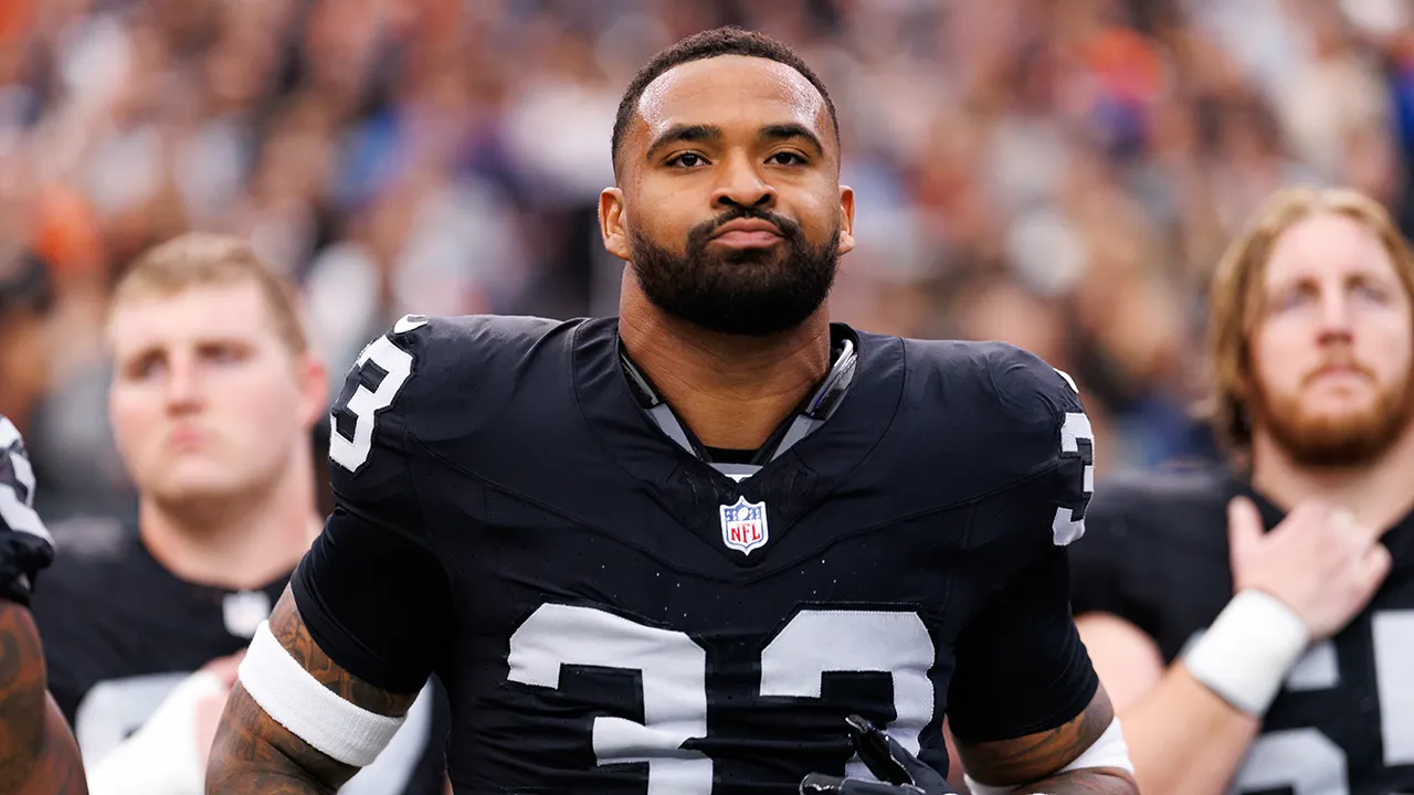 Raiders’ Jamal Adams, Giants’ Jameis Winston get in screaming match during heated moment on sideline