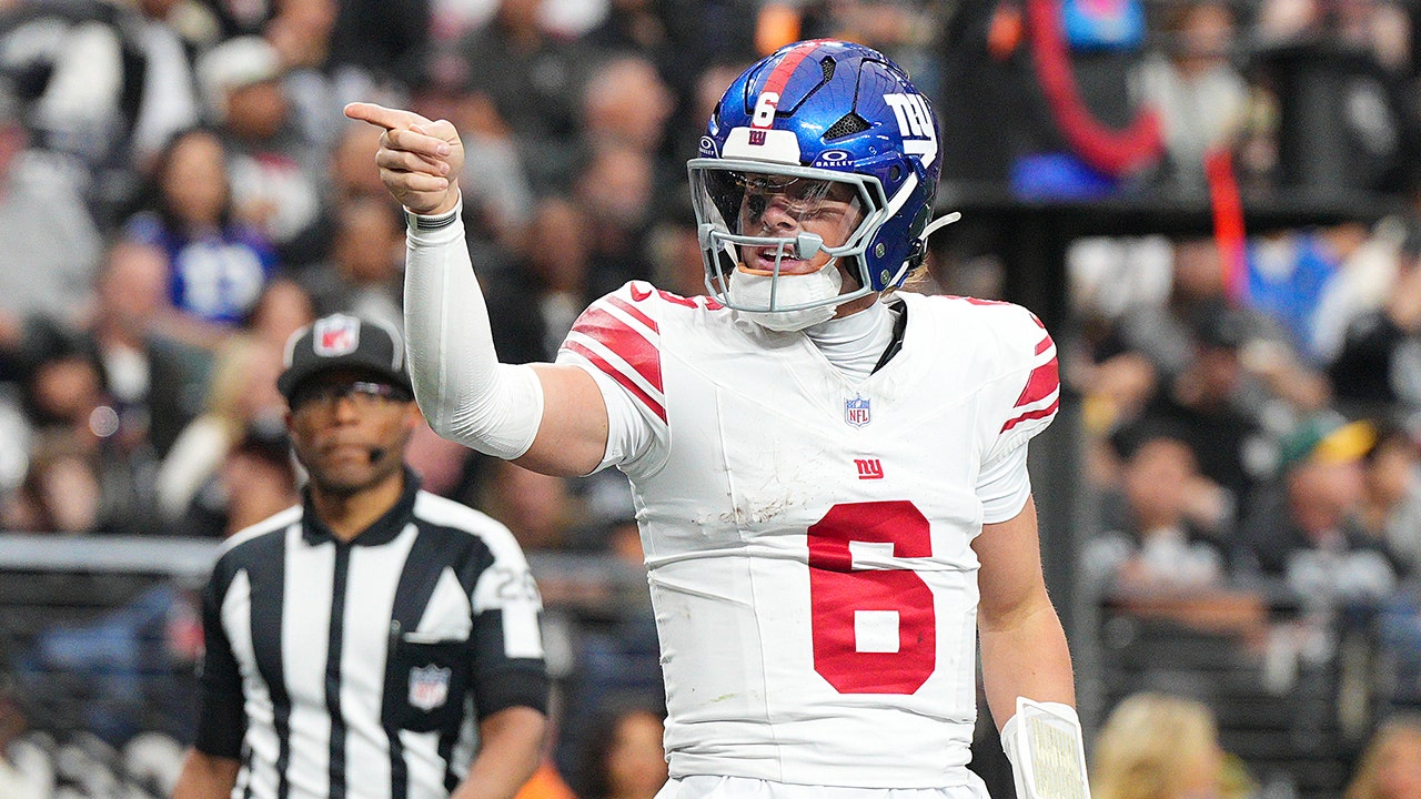 Giants lose No 1 overall pick to Raiders after blowout victory snaps nine-game losing streak