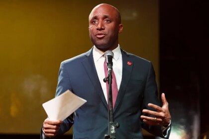 Mayor, Chiefs fans react to NFL franchise’s planned move to Kansas