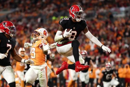 Falcons shock Bucs with walk-off field goal as Kyle Pitts totals 3 touchdowns in career game