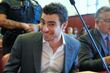 Luigi Mangione smiles for cameras in court as defense claims police violated his rights