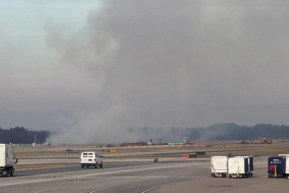 Engine failure forces Tokyo-bound United Airlines flight to return to DC-area airport