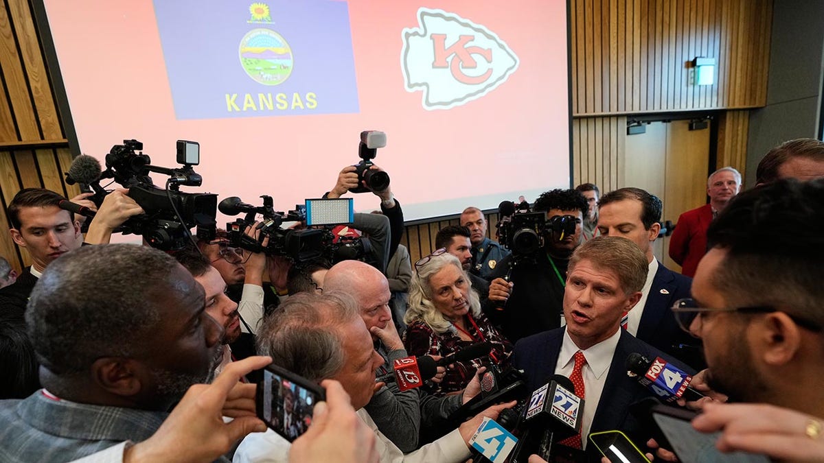 Clark Hunt talks to reporters