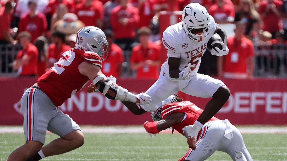Quintrevion Wisner goes up against Ohio State