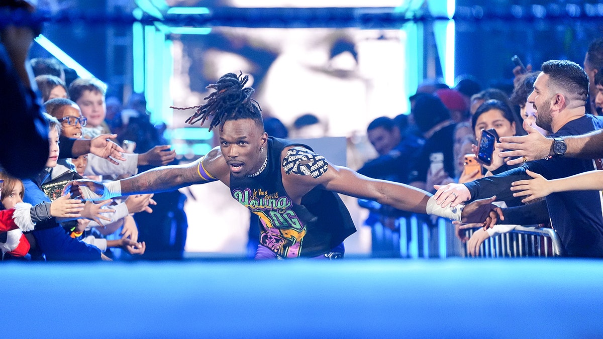 Je'Von Evans heads to the ring